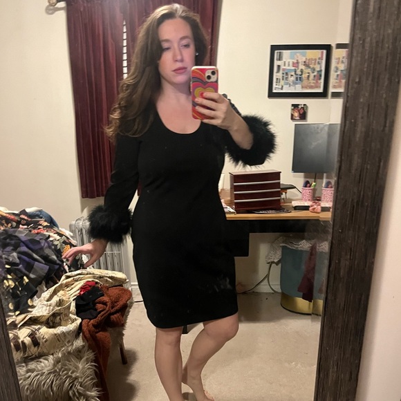Black feather sleeved Calvin Klein feather dress. - Picture 4 of 6